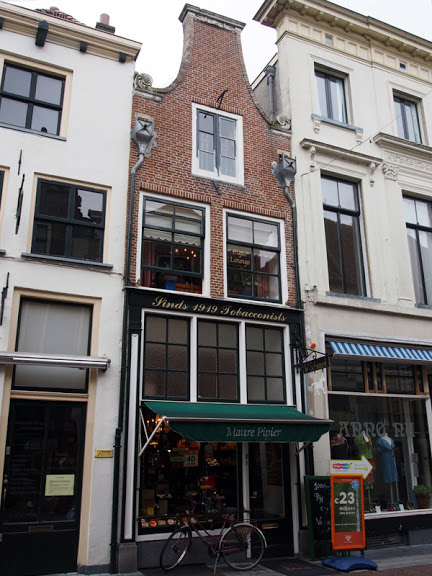 The store of Willem Schimmel today